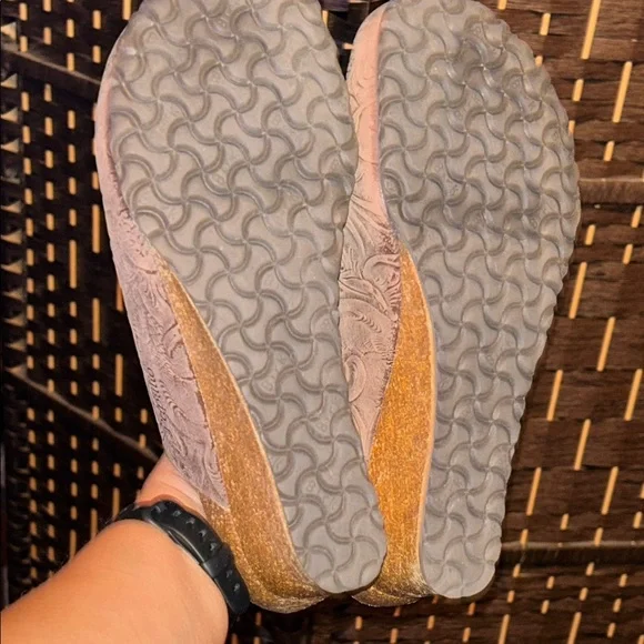 Papillio by Birkenstock Brown Embossed Slip-On Shoes size 7 - Picture 10 of 13
